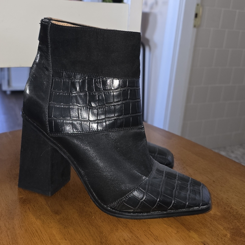 J. SIMPSON BOOTIES